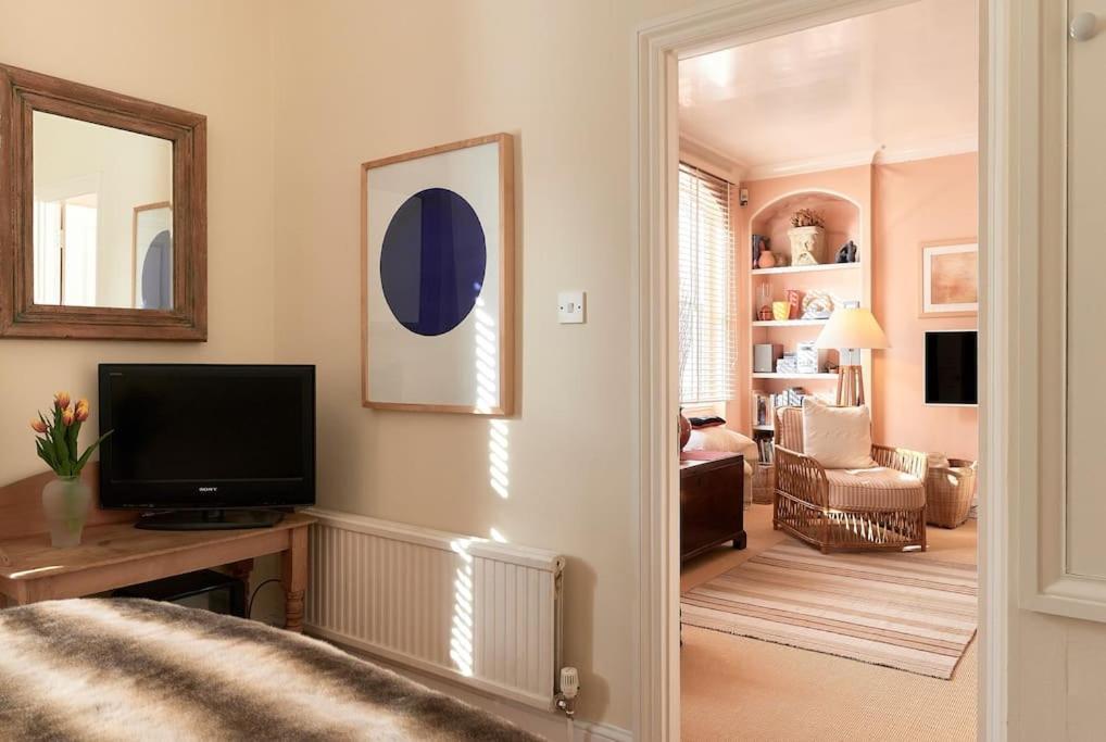 A Perfect Treasure Of A Home In Knightsbridge Londyn Zewnętrze zdjęcie