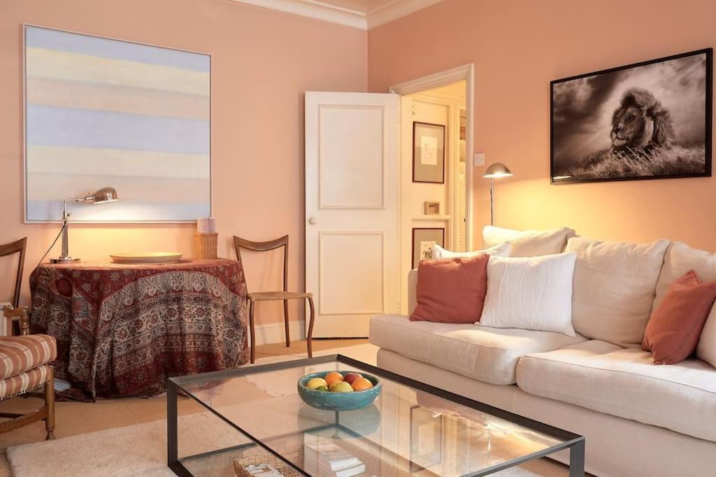 A Perfect Treasure Of A Home In Knightsbridge Londyn Zewnętrze zdjęcie
